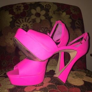 I have LiLiana hot pink heels Used them out three times